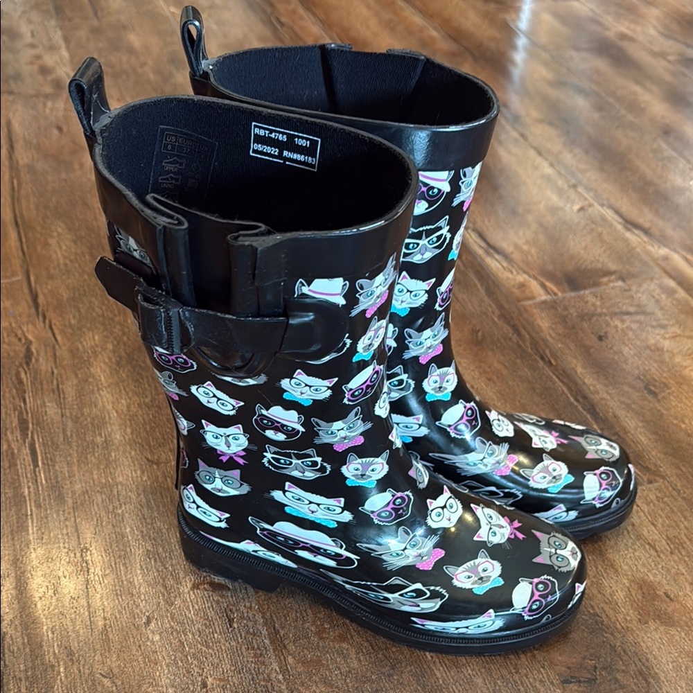 Capelli New York Black Cat Lady Glasses Fashion Rain Boots